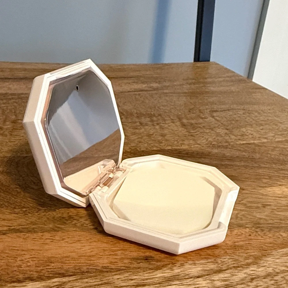 Fenty Beauty Pro Filt'r Soft Matte Foundation Shade 120 (fair neutral) - Picture 4 of 4